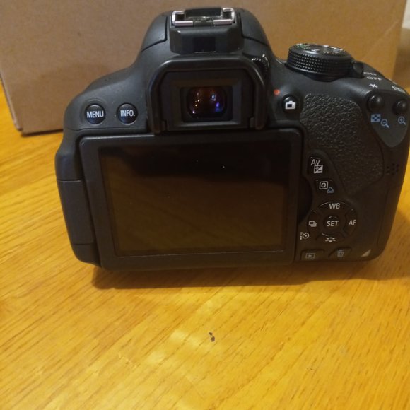 Canon EOS Rebel T5i 18.0mp Digital SLR body only Shutter Ct  Used Canon EOS Rebel T5i 18.0MP Digital SLR Camera - Black